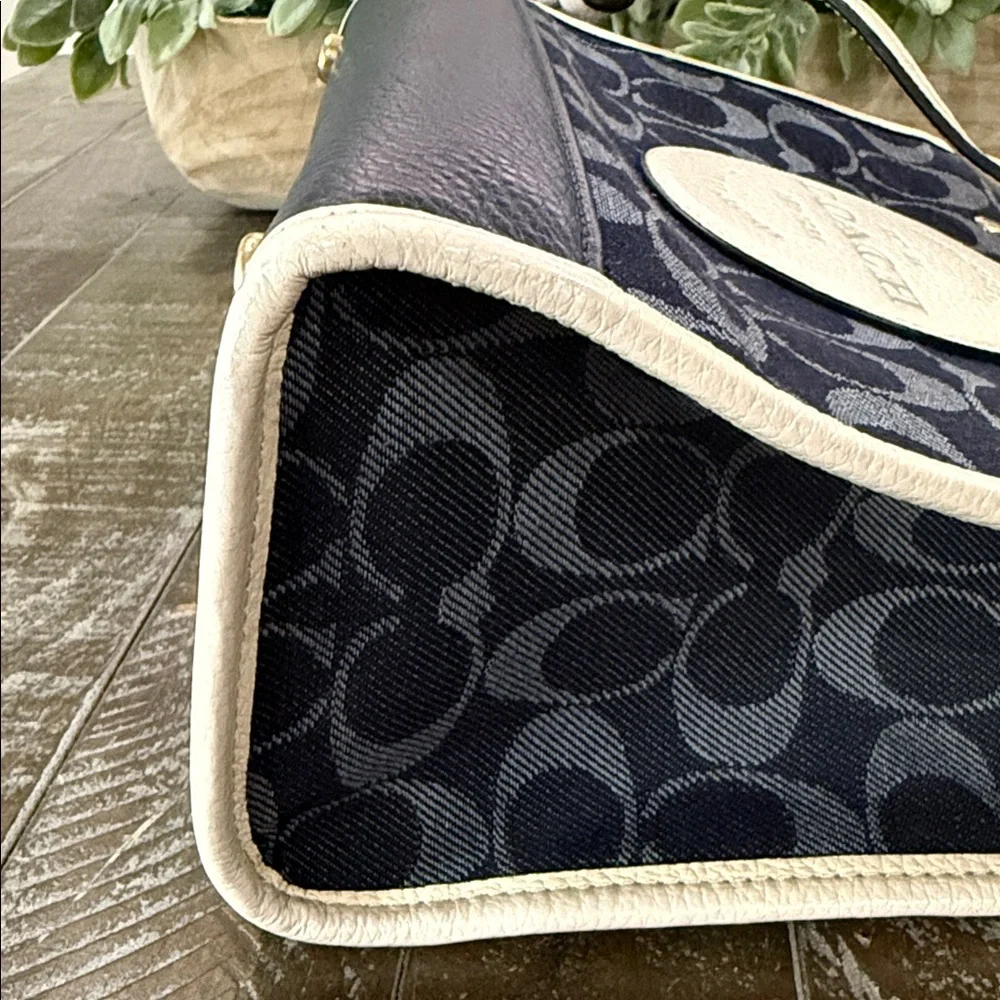 Coach Dempsey 22 Denim Signature Tote + Rare Starfish & Silver Charms - Picture 11 of 16